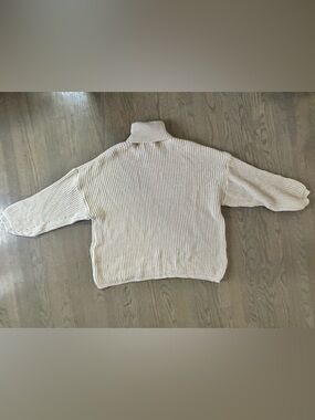 Prettylittlething cream turtleneck sweater NWT women’s size large
